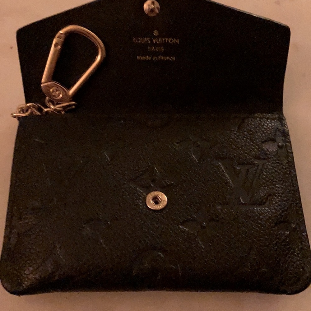 Louie Vuitton women’s purse wallet!